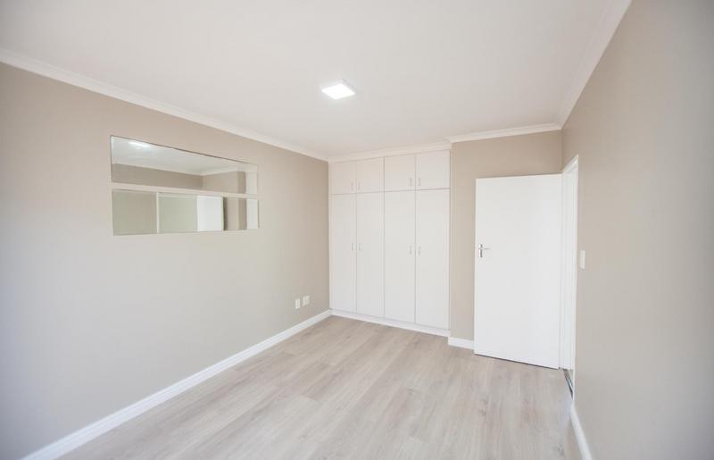 2 Bedroom Property for Sale in Bloubergrant Western Cape